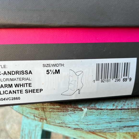 Vince Camuto Leather Booties - Picture 6 of 6